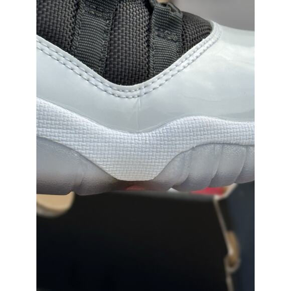 AIR JORDAN 11 RETRO LOW TUXEDO REVERSE CONCORD Size 7 528896 110 - Picture 11 of 11